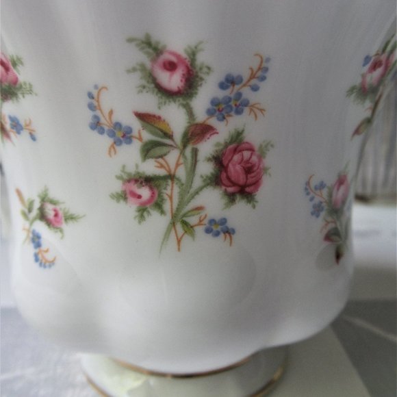 Bone China Mug Winsome by Royal Albert, England 1975-1997 - Picture 3 of 12